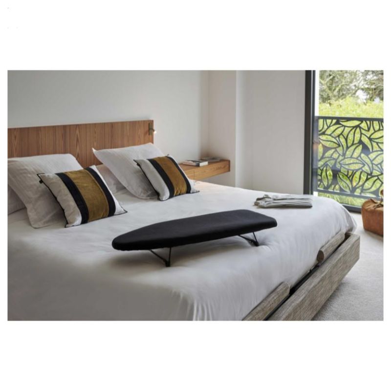 Masă de călcat compactă pentru hoteluri